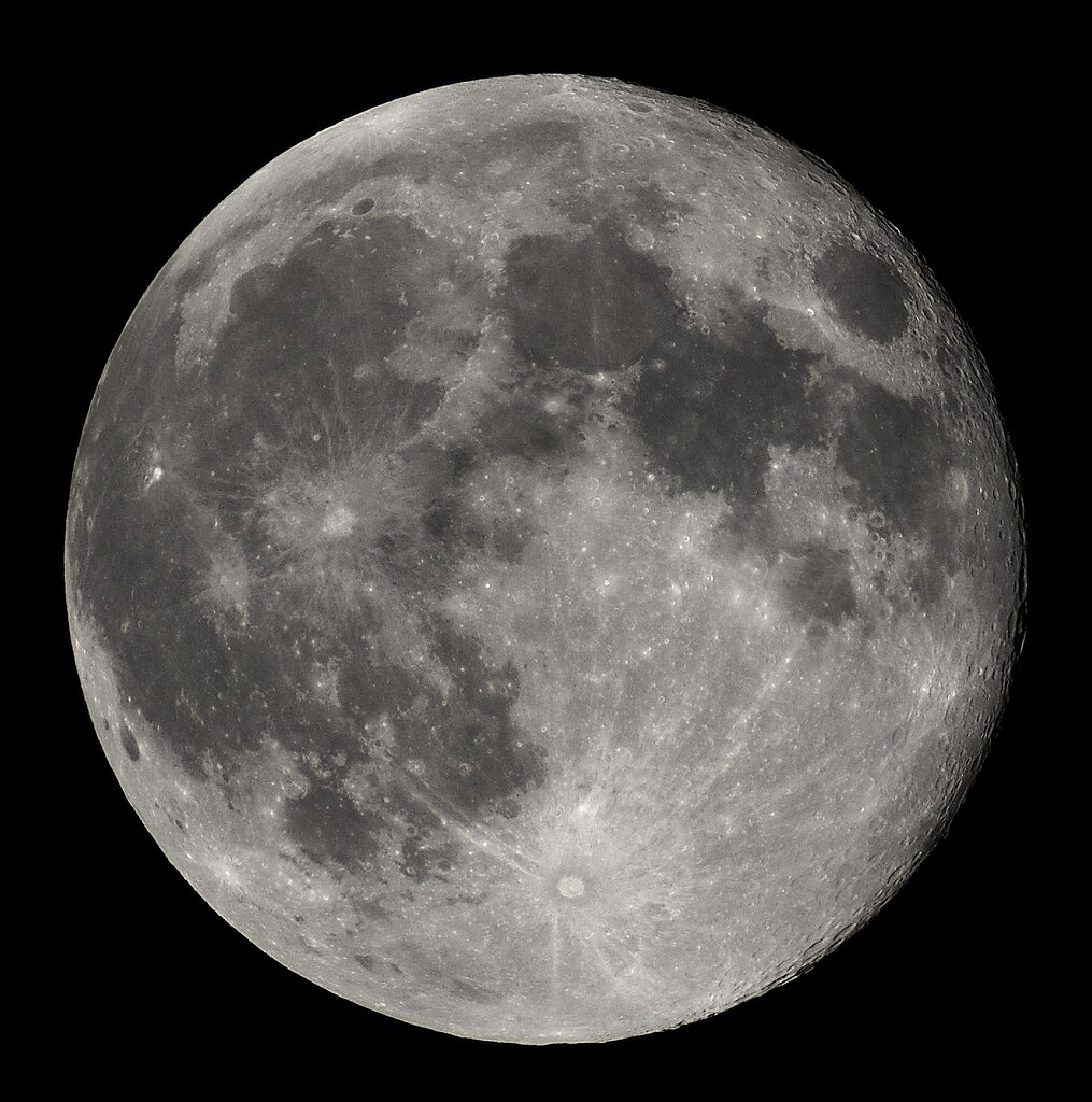 Luna casi en plenilunio Luna casi en plenilunio
